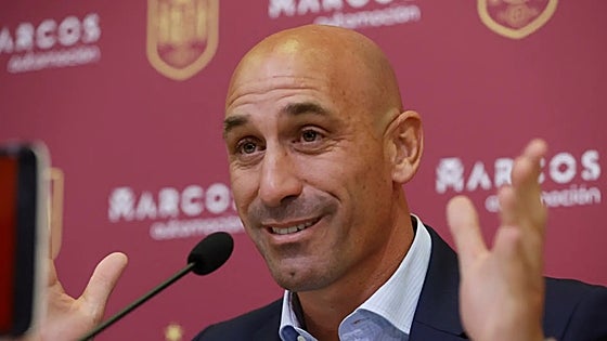 Lujo extremo de Rubiales en Dominicana: Un Porsche y una mansión de 1.000 euros al día