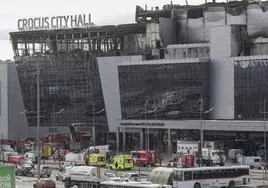 La sala de conciertos Crocus City Hall quedó totalmente destruida por el incendio que provocaron los terroristas.