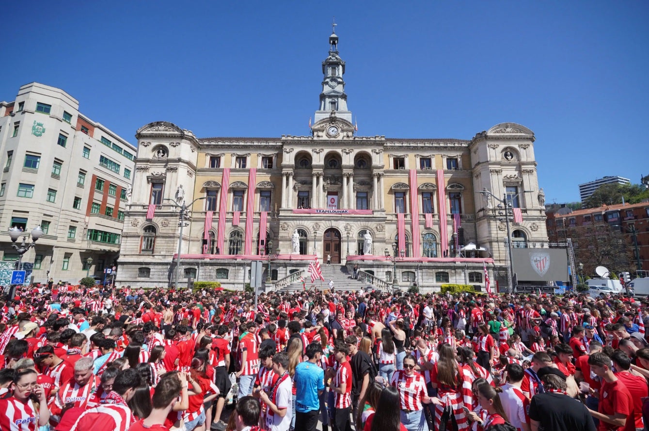 Las imágenes de la fiesta de la gabarra en Bilbao