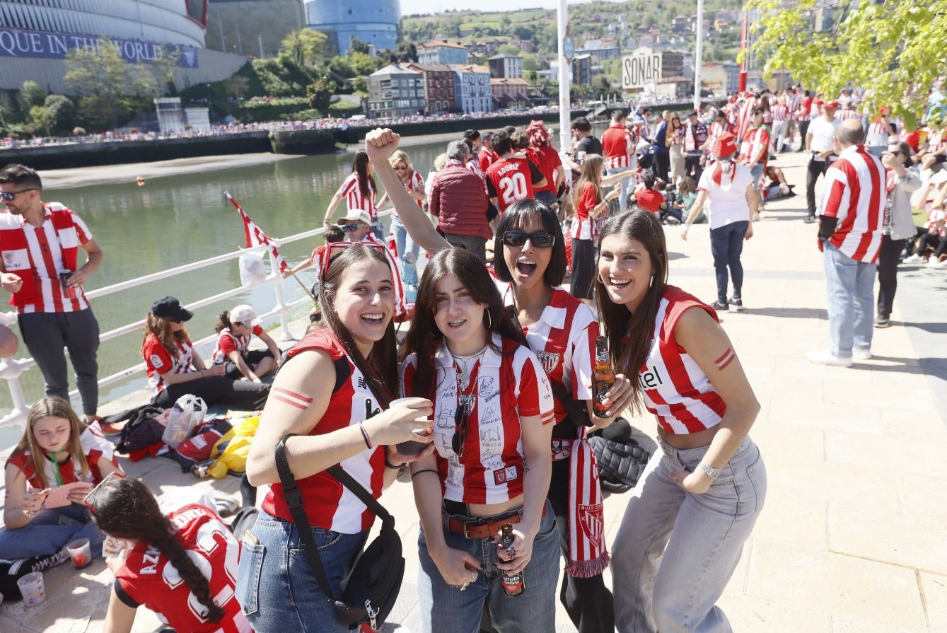 Las imágenes de la fiesta de la gabarra en Bilbao