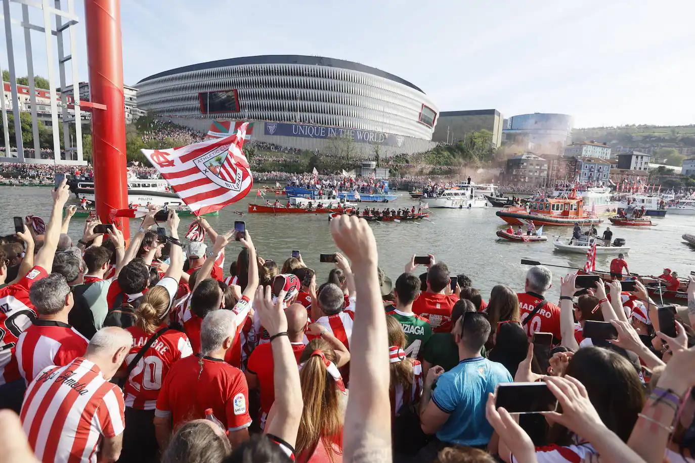 Las imágenes de la fiesta de la gabarra en Bilbao