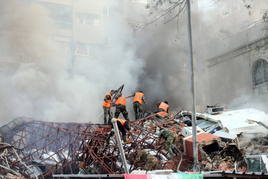 Un ataque atribuido a Israel redujo a escombros la embajada iraní en Damasco.