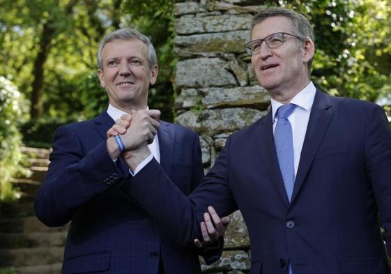 El líder del PP, Alberto Núñez Feijóo, asiste al acto de posesión de Alfonso Rueda como presidente de la Xunta de Galicia.