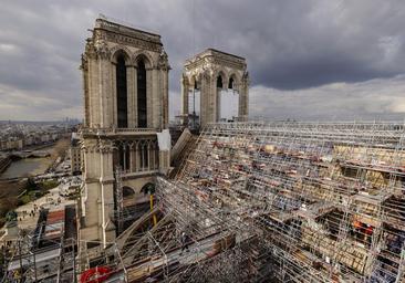 Notre-Dame renace de sus cenizas