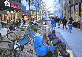 La pobreza se hace notar en el centro de las ciudades, como en esta calle de Frankfurt.