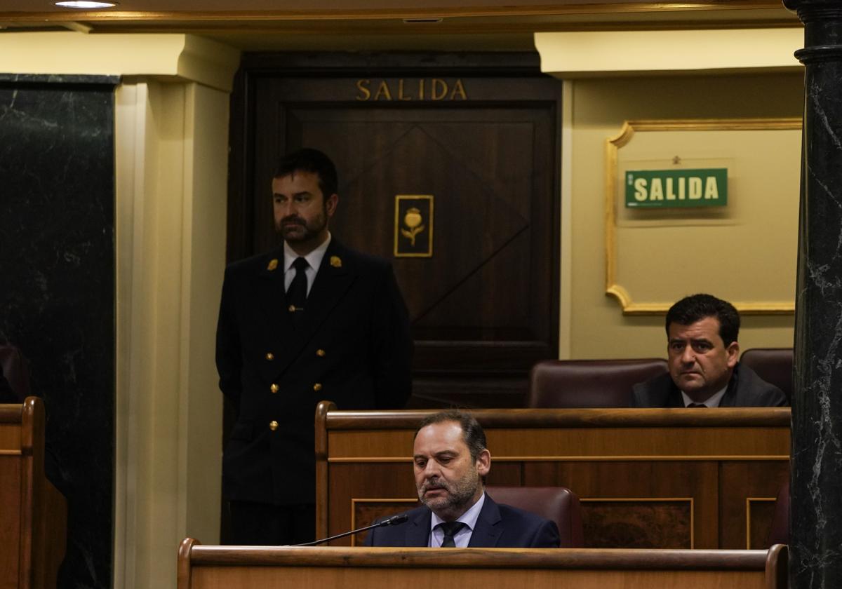 Jose Luis Ábalos sentado en el Congreso de los Diputados