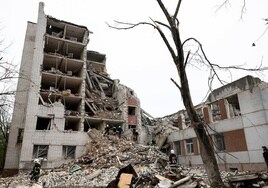 Los misilies rusos han impactado contra una zona muy poblada en Chernígov.
