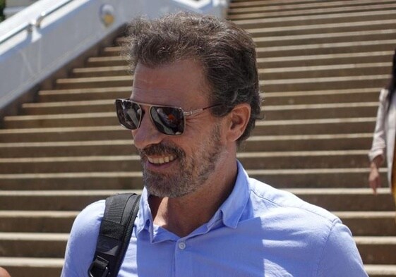 El padre de Daniel Sancho, el actor español Rodolfo Sancho, a su salida este jueves de la sesión del juicio contra su hijo.