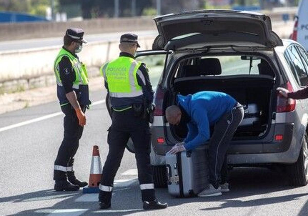 Imagen de archivo de un control de carretera de la policía Municipal.