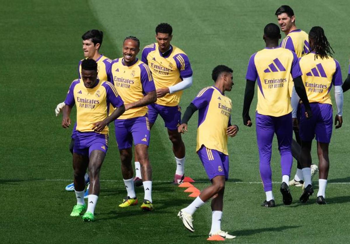 Los jugadores del Real Madrid, en el último entrenamiento antes del clásico.