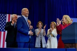 Biden recibe el apoyo del clan Kennedy en el acto de Filadelfia.