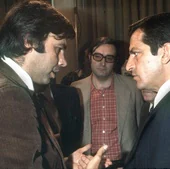 Felipe González charla con Adolfo Suárez en 1977.