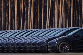 Coches de Tesla en la gigafactoría de Alemania.