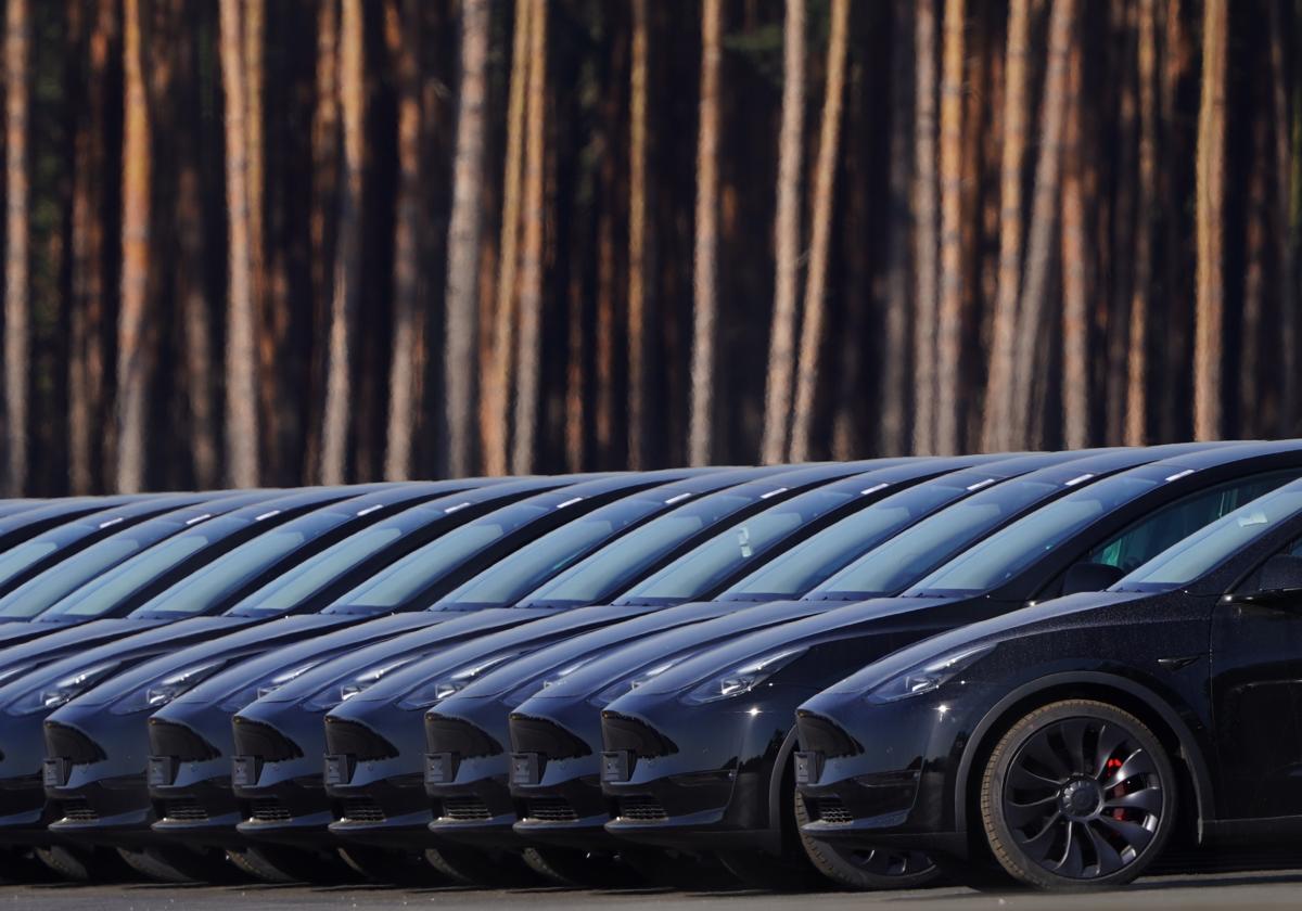 Coches de Tesla en la gigafactoría de Alemania.