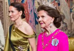 Cena de gala en Suecia: del espectacular vestido de la reina Silvia a la tiara joya de Victoria