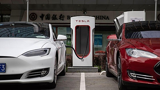 El lucrativo negocio de Tesla: cobrar a terceros para que puedan contaminar