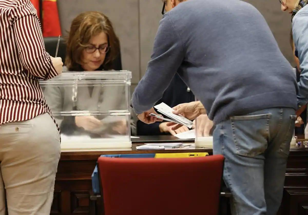 Imagen del recuento del voto CERA realizado este viernes en el Tribunal Superior de Justicia del País Vasco.