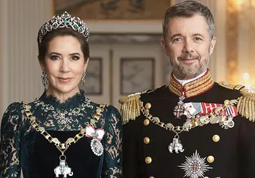 Los reyes de Dinamarca, Mary y Federico, en una de las fotos oficiales distribuidas por palacio.