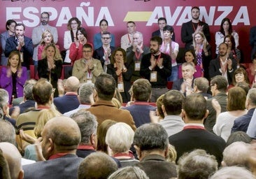 El PSOE se postra ante Sánchez: «Pedro, quédate, merece la pena»