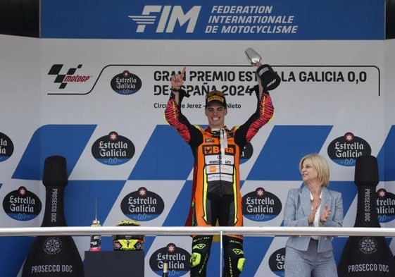 Fermín Aldeguer celebra su victoria en el GP de España.