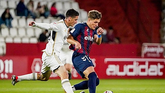 El Albacete sale del descenso e impide al Eibar ser colíder