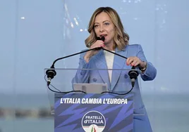 La jefa del Gobierno italiano, Giorgia Meloni, al anunciar este domingo su candidatura a los comicios de la UE.