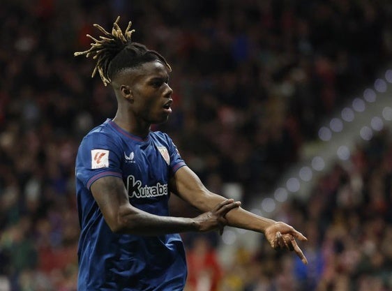 Nico Williams celebra su gol en el Metropolitano tras sufrir sonidos racistas.