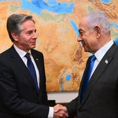 El primer ministro israelí, Benjamín Netanyahu, saluda al secretario de Estado de EE UU, Antony Blinken, durante una reunión este miércoles en Jerusalén.