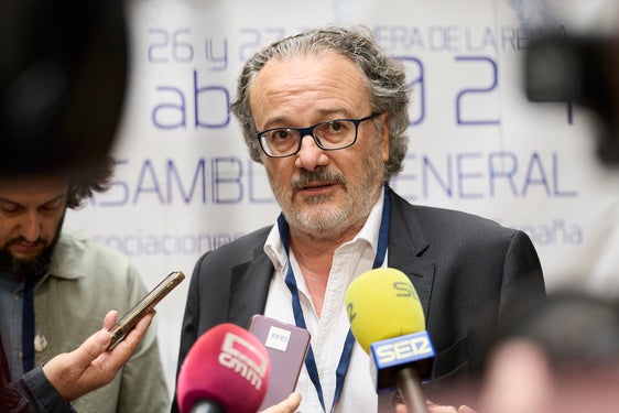 El presidente de la FAPE, Miguel Ángel Noceda