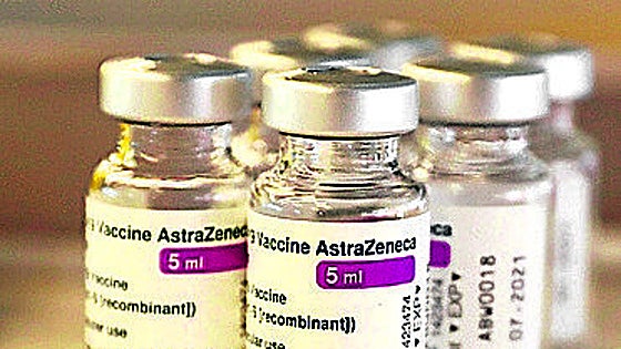 AstraZeneca admite que su vacuna contra la covid-19 puede provocar efectos secundarios como trombosis
