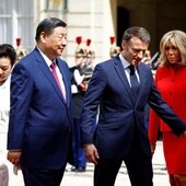 Macron y su esposa Brigitte recibieron a Xi y su mujer Peng Liyuan en el Elíseo.