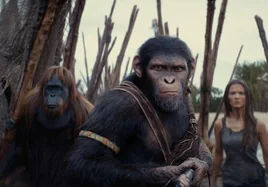 Raka, Noa y Mae, en 'El reino del planeta de los simios'.