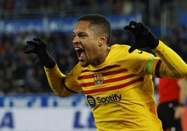 El brasileño Vitor Roque celebra un gol con el Barça.