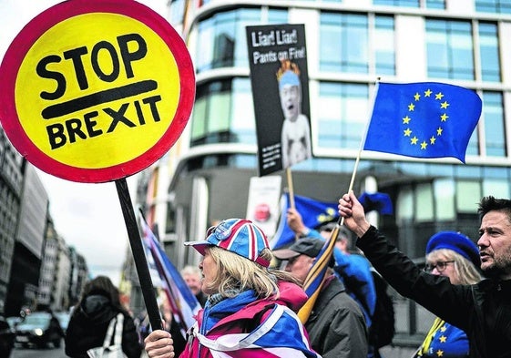 Imagen de archivo de una protesta en Londres de manifestantes contrarios al Brexit.