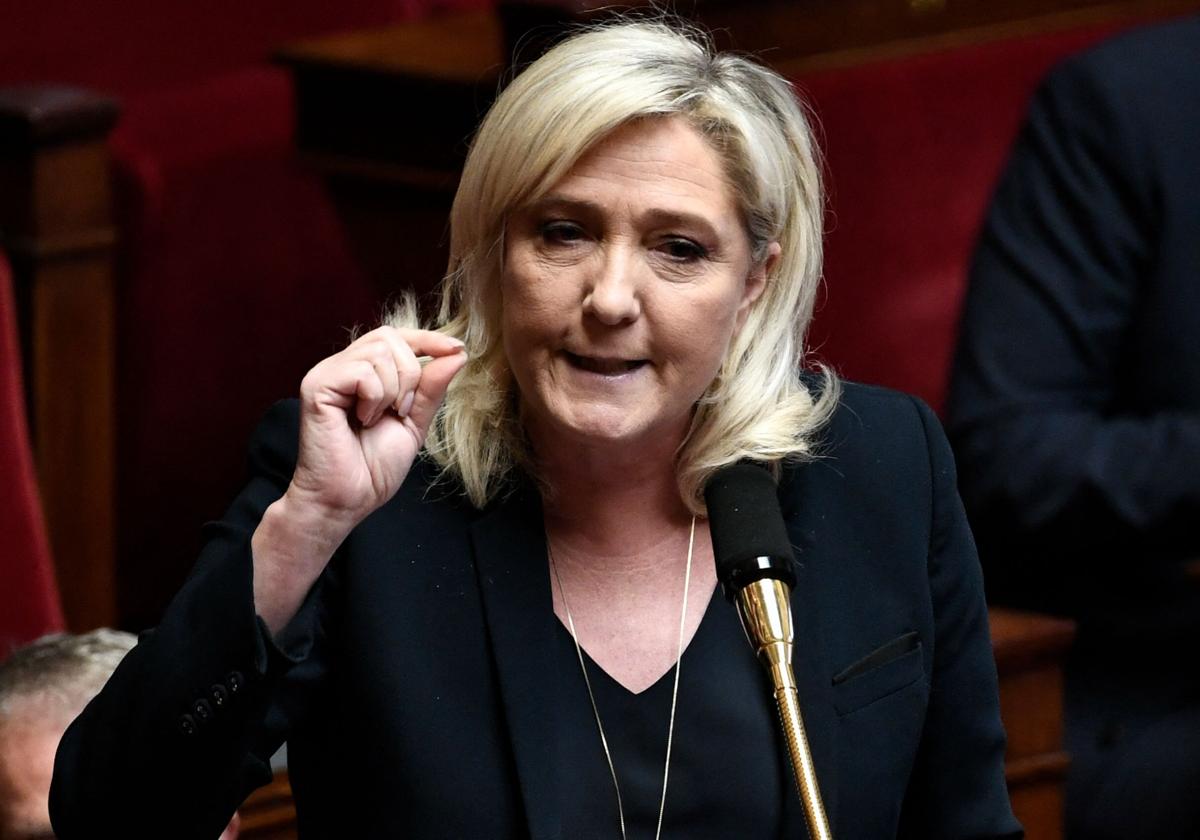 Marine Le Pen reitera su rechazo a que Francia sus armas