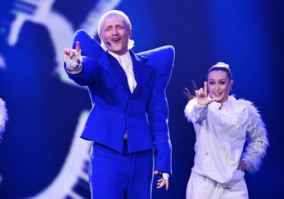 Joost Klein interpreta 'Europapa' en la segunda semifinal de Eurovisión.