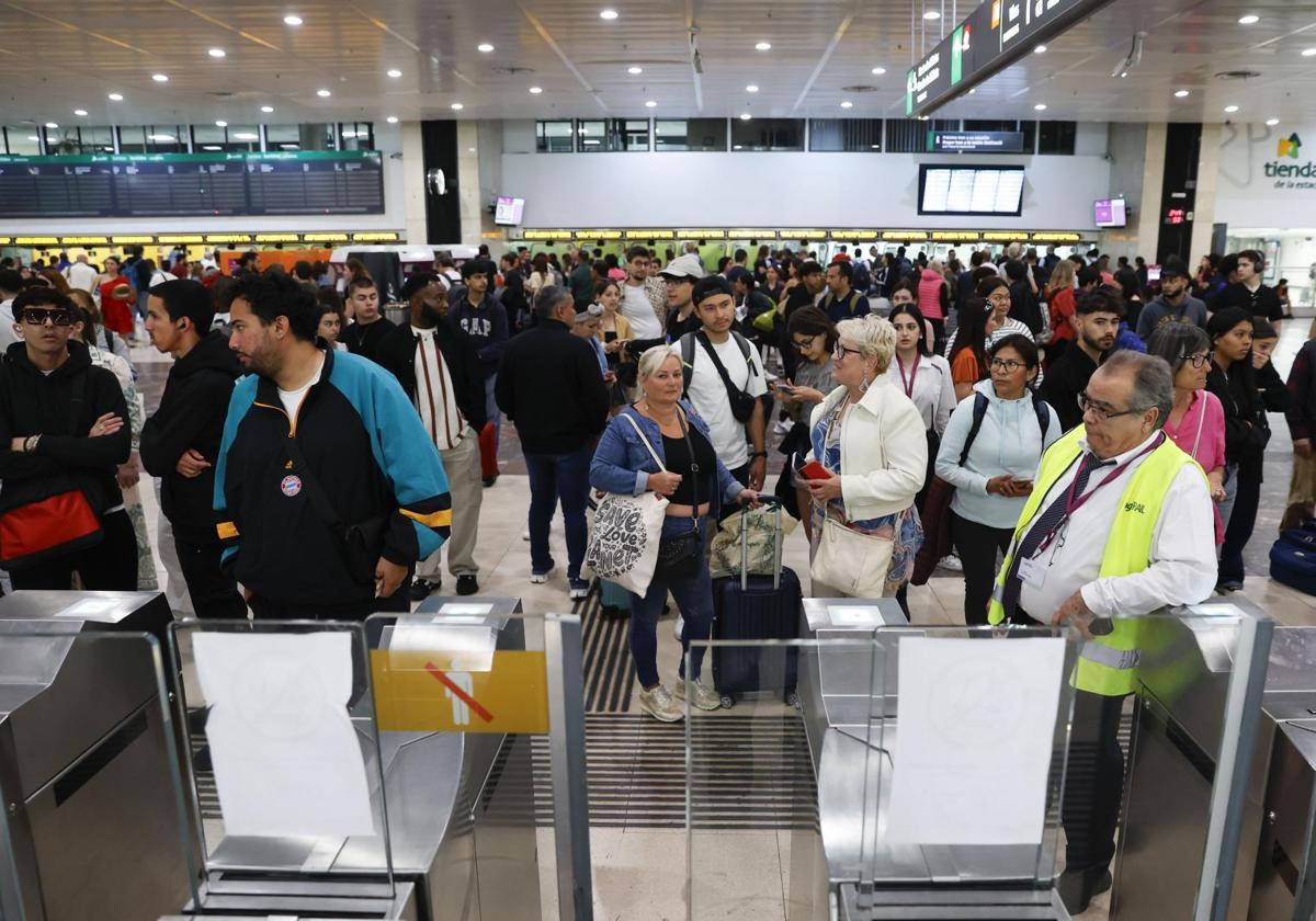 Lasgas colas y esperas en las estacionesd e Rodalies.