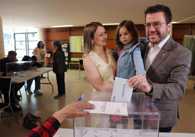 Aragonés ha votado con su familia