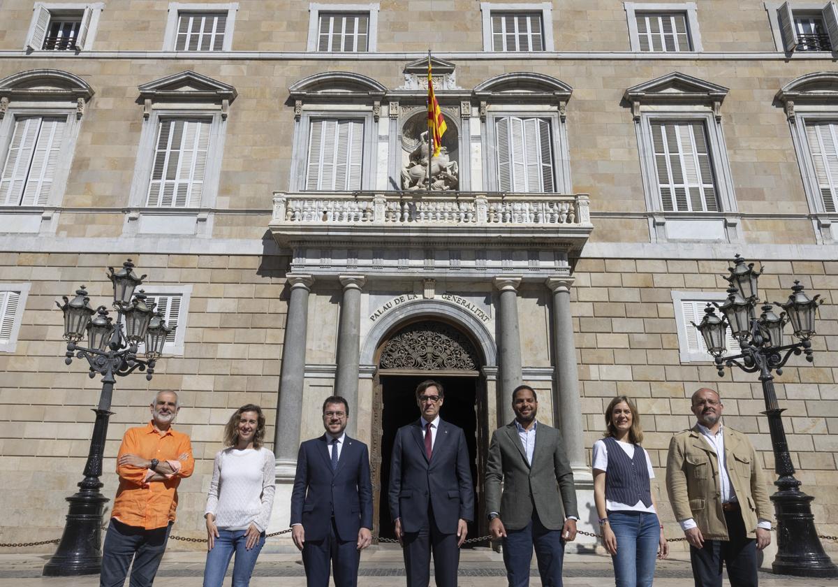 Los candidatos a las elecciones catalanas, a excepción del líder de Junts, Carles Puigdemont