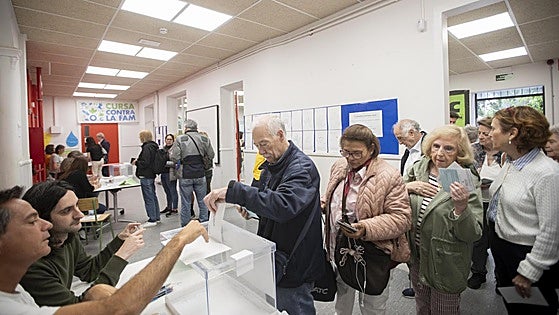 La jornada electoral en Cataluña, en imágenes