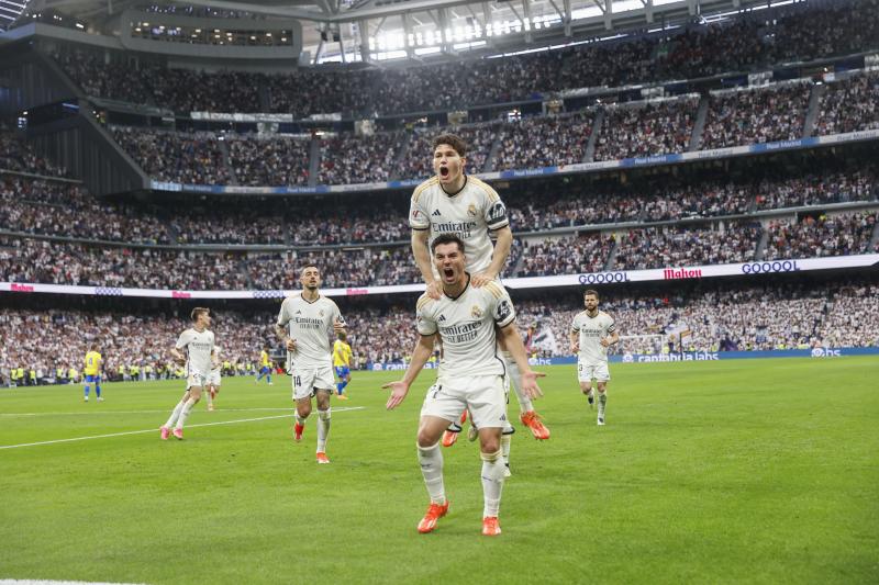 Brahim Díaz (c) celebra junto a sus compañeros un gol en el Bernabéu.