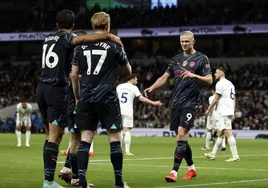 Haaland celebra un gol a pase de De Bruyne ante el Tottenham