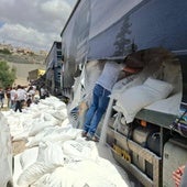 Extremistas judíos destrozan y queman camiones de ayuda humanitaria con destino a Gaza