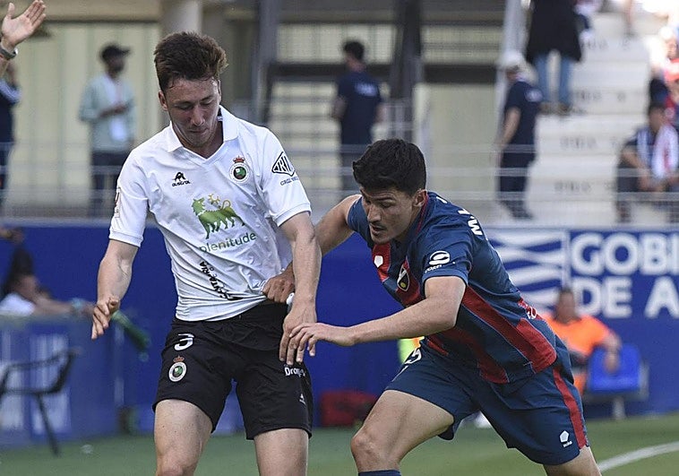 El Racing de Santander se mantiene en playoff tras ganar en Huesca