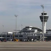 El aeropuerto de Múnich trata este sábado de recuperar la normalidad tras la protesta ecologista.