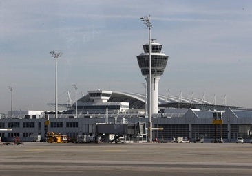 Un grupo de activistas bloquea el aeropuerto de Múnich durante horas