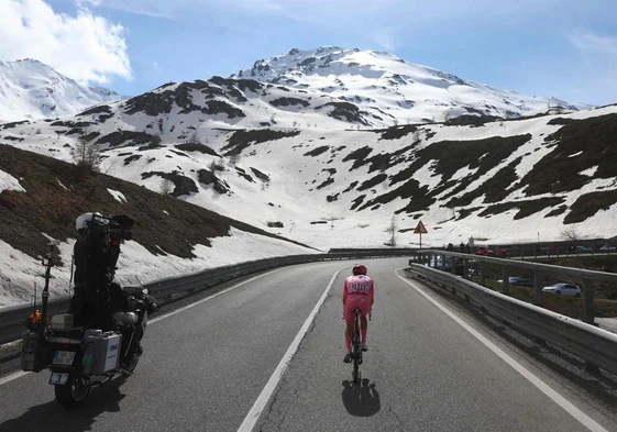 Exhibición de Pogacar en la etapa reina para sentenciar el Giro