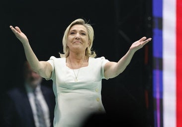 Marine Le Pen rompe con la extrema derecha alemana en la Eurocámara