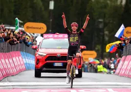 Georg Steinhauser celebra su victoria en la 17ª etapa del Giro.