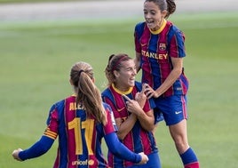 Patri Guijarro celebra junto a Aitana Bonmatí un gol con el Barcelona